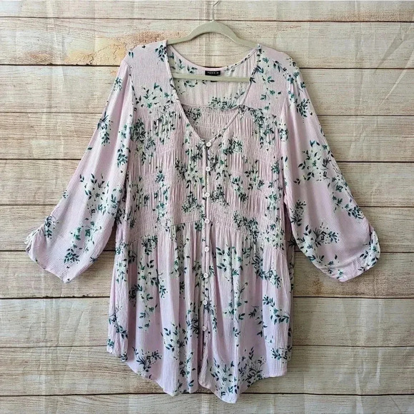 Torrid Size 3X Smocked Panel V-Neck Blouse Pink Green Floral Shirttail Hem - Picture 1 of 12